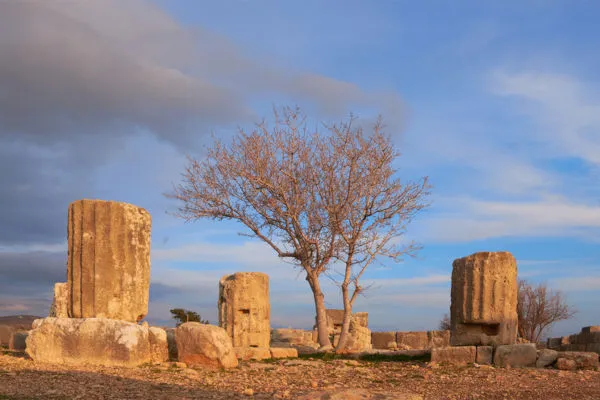 "Ruínas de um templo dedicado a Afrodite em Pafos, cidade litorânea do Chipre"